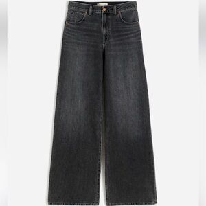 Madewell super wide leg jeans in kingswood wash
Size:25 
NWT